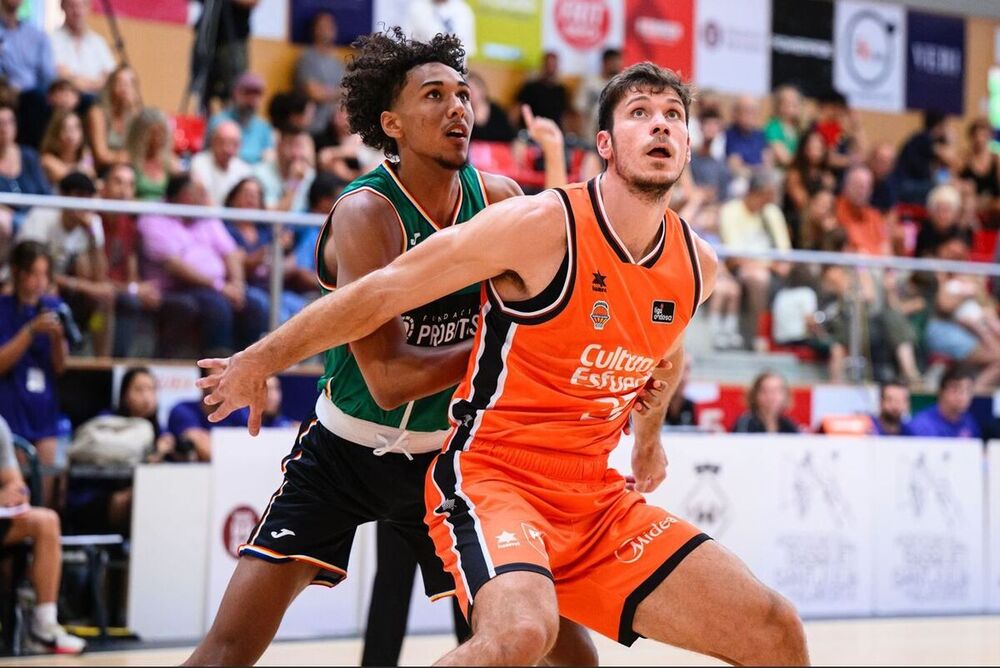 Ethan Happ, recuperado tras 13 meses, busca destino mientras Valencia le propone una indemnización