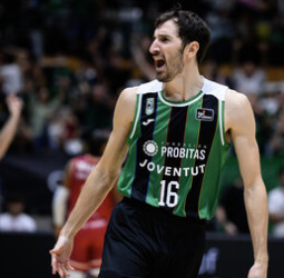 Un 11-0 en el momento clave allana la cuarta alegría verdinegra, 82-68