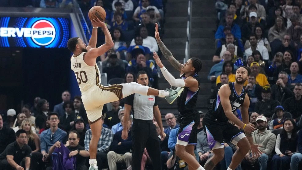 Curry marca el ritmo y Golden State atropella a Utah con un vendaval ofensivo, 117-134