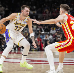 Gueye lidera la rebelión de los suplentes: los Hawks, plagados de bajas, arrollan a los Lakers (122-102)