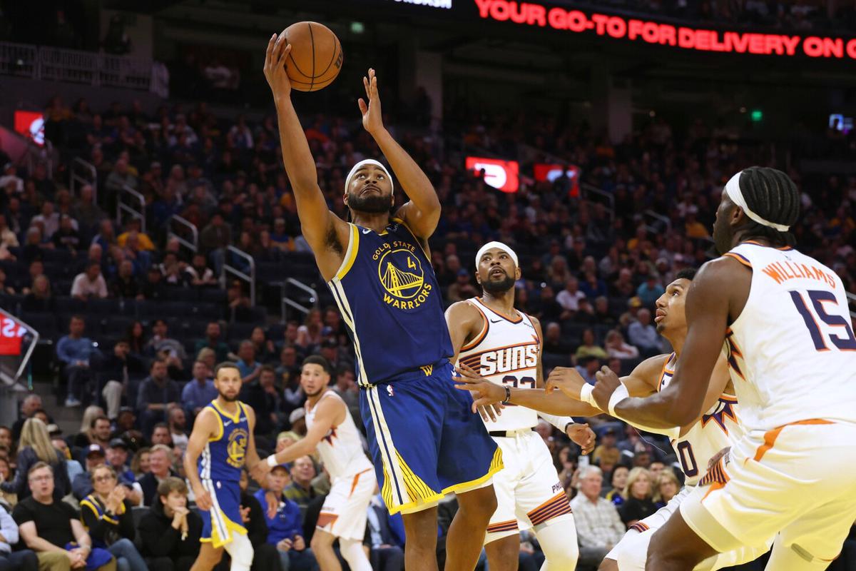 Los Warriors doman a unos Suns en cuadro (118-107)