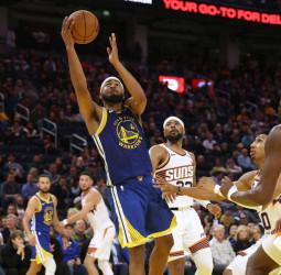 Los Warriors doman a unos Suns en cuadro (118-107)
