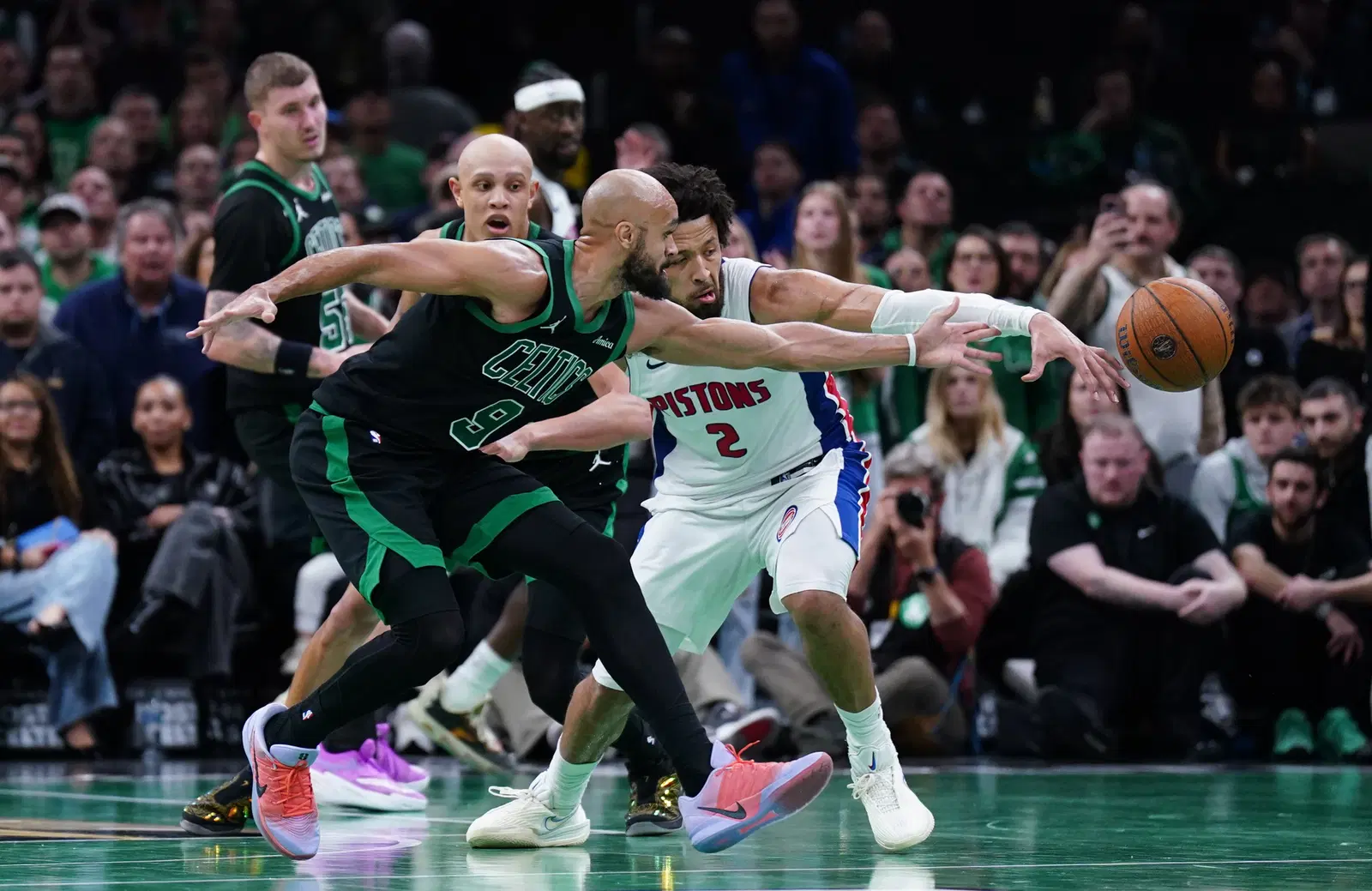 Los Celtics frenan la racha histórica de Detroit en un final de infarto, 117-114