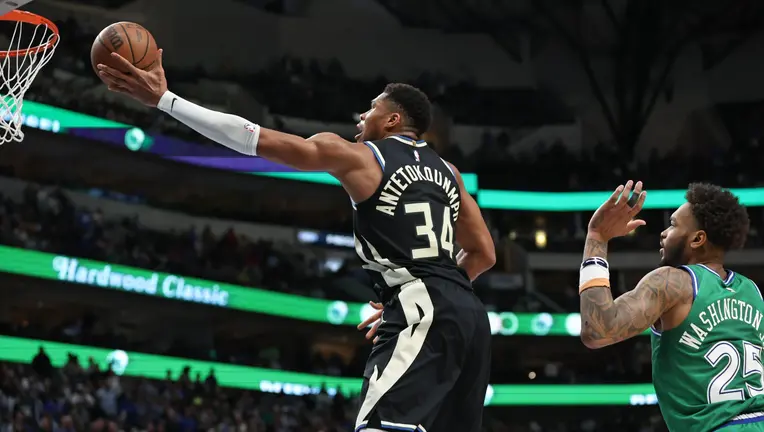 Antetokounmpo remonta a los Bucks en Dallas con un final colosal (116-114)