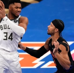 Brunson impone su ley y los Knicks sellan el pase ante unos Bucks que recuperaron a Giannis (118-109)