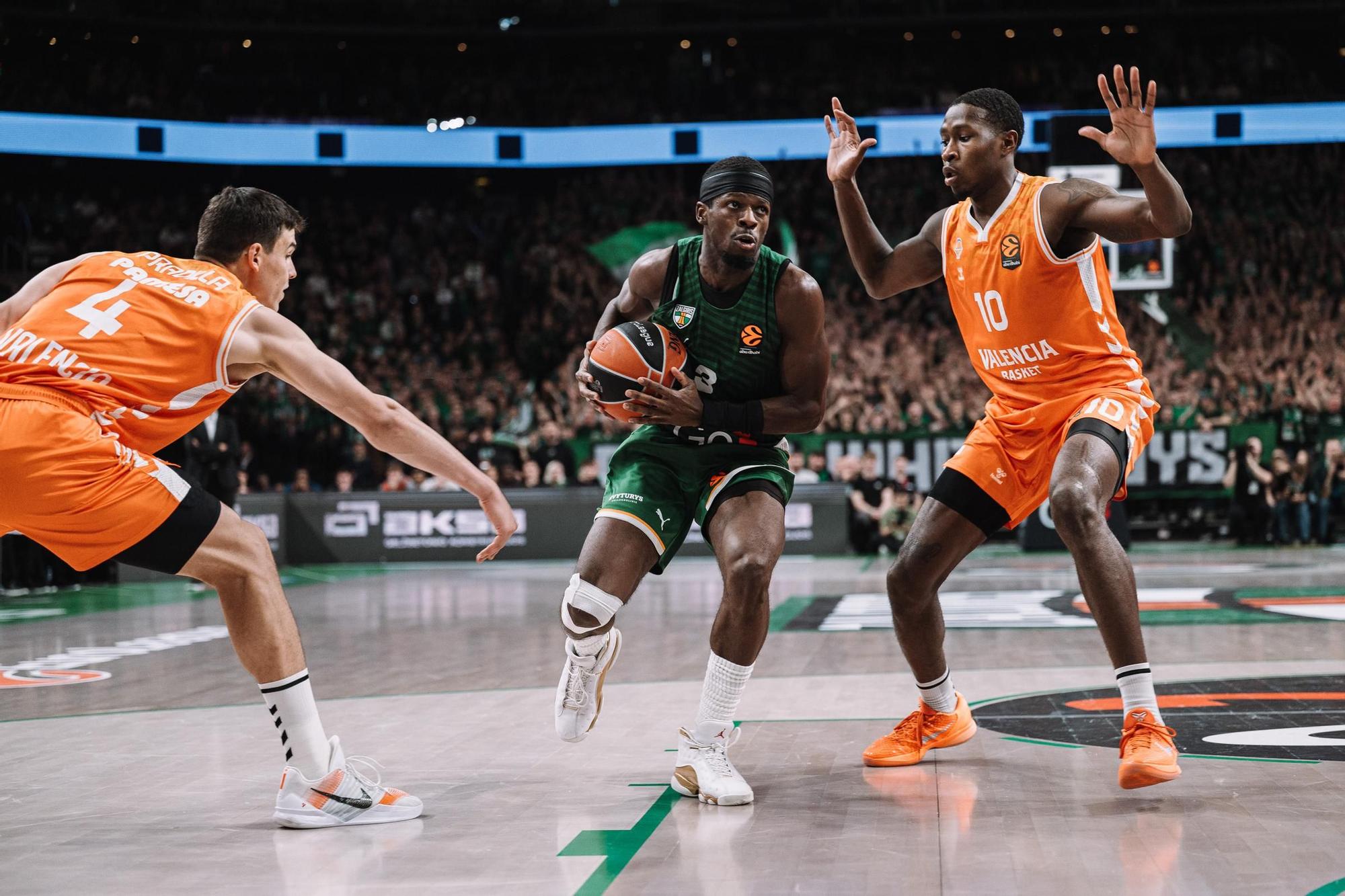 Zalgiris resiste ante Valencia gracias a un gran último cuarto de Sylvain Francisco, 86-77