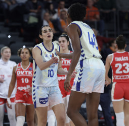 Valencia Basket vence a DVTK Huntherm tras una masterclass de Kayla Alexander y ya piensa en segunda ronda (81-58)