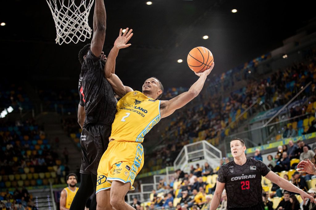 El Dreamland Gran Canaria se hace fuerte en el Arena y doblega al Coviran Granada (90-85)