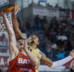 El Barça alimenta su gran dinámica con un claro triunfo en Manresa (62-89)