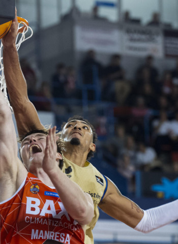 El Barça alimenta su gran dinámica con un claro triunfo en Manresa (62-89)