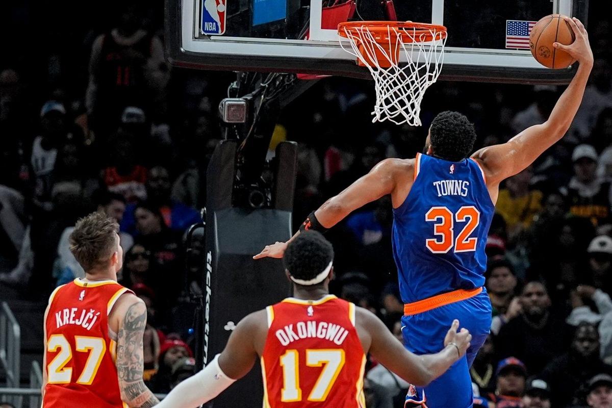 NBA | Karl-Anthony Towns y Jalen Brunson sostienen a New York Knicks ante Atlanta Hawks, 128-125