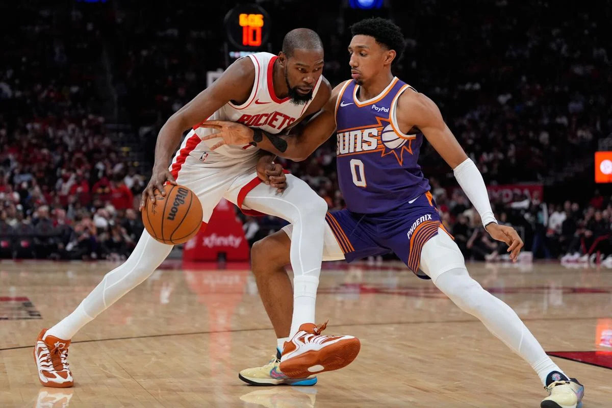 Durant entra en el club de los 31.000 puntos y Houston aplasta a Phoenix, 98-117