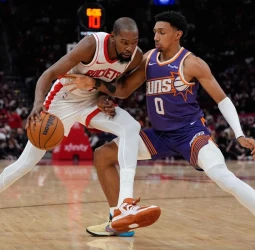 Durant entra en el club de los 31.000 puntos y Houston aplasta a Phoenix, 98-117
