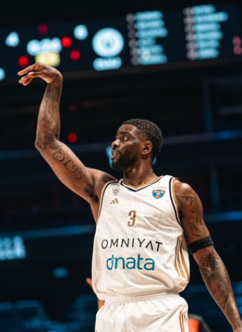Bacon marca el pulso y Dubai impone su ley ante Milano en un cierre de autoridad, 99-92