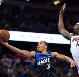 Bane desata su mejor versión y mete a Orlando en las semifinales de la NBA Cup (117-108)