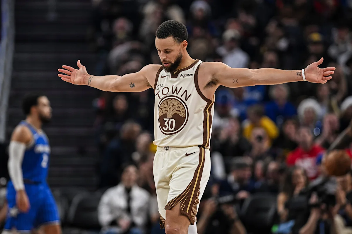 Curry decide, Butler responde y los Warriors se cobran la revancha ante Phoenix, 97-120