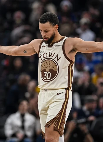 Curry decide, Butler responde y los Warriors se cobran la revancha ante Phoenix, 97-120