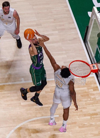 Unicaja resiste el pulso de Burgos y acaba imponiendo su ley en el Carpena (99-91)