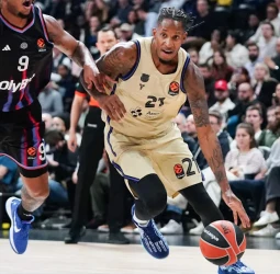 El Barça impone su ley en París y resuelve el partido desde el primer cuarto, 69-85