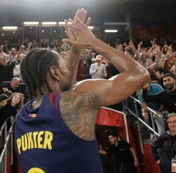 Triple prórroga en el Palau, palizas históricas y finales al límite en la EuroLeague