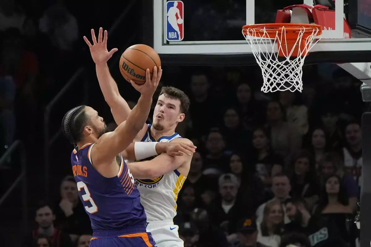 Un tiro libre sobre la bocina rescata a Phoenix en un final agónico ante Golden State, 98-99