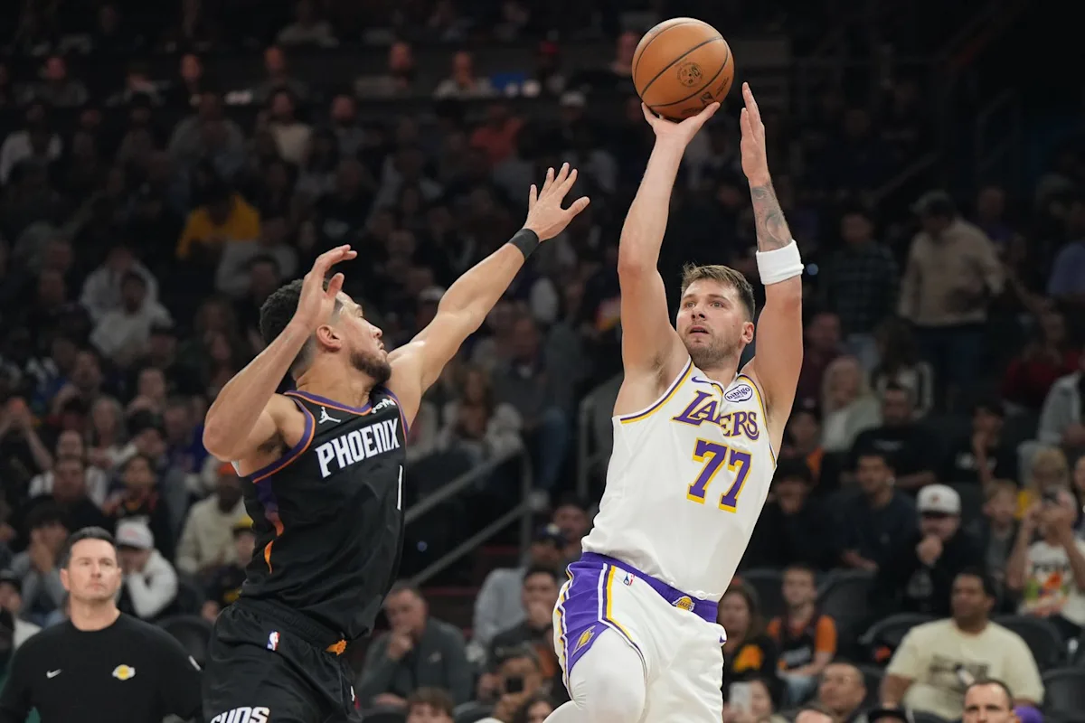 LeBron rescata a los Lakers desde la línea tras un final al límite en Phoenix, 116-114