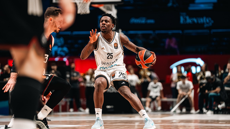 Wright IV decide sobre la bocina y Dubai culmina la remontada ante Bayern, 89-88