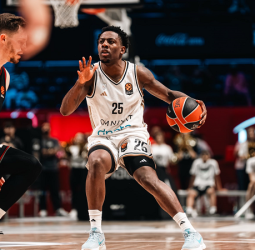 Wright IV decide sobre la bocina y Dubai culmina la remontada ante Bayern, 89-88