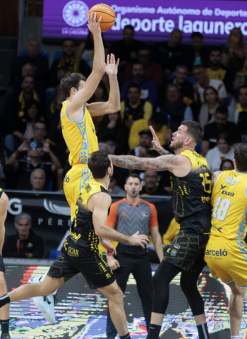 El Dreamland Gran Canaria da la sorpresa en Tenerife (70-71)