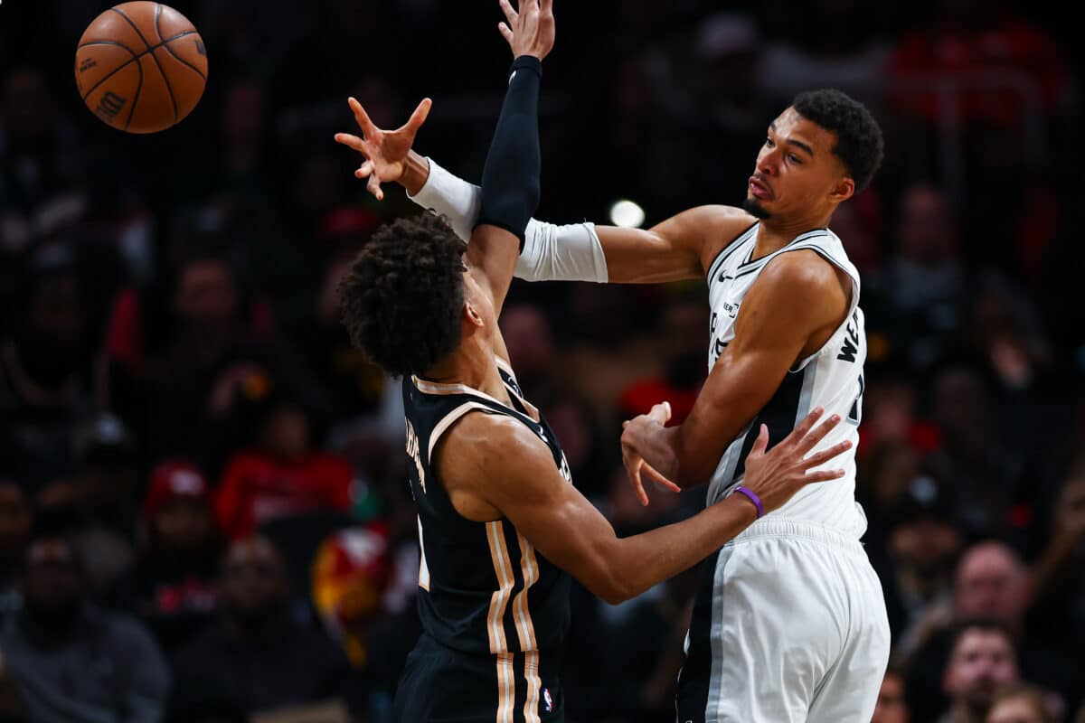 Wembanyama marca el camino y los Spurs aplastan a Atlanta en una noche sin discusión, 126-98