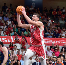 Will Falk, “murciano-sueco” hasta 2028