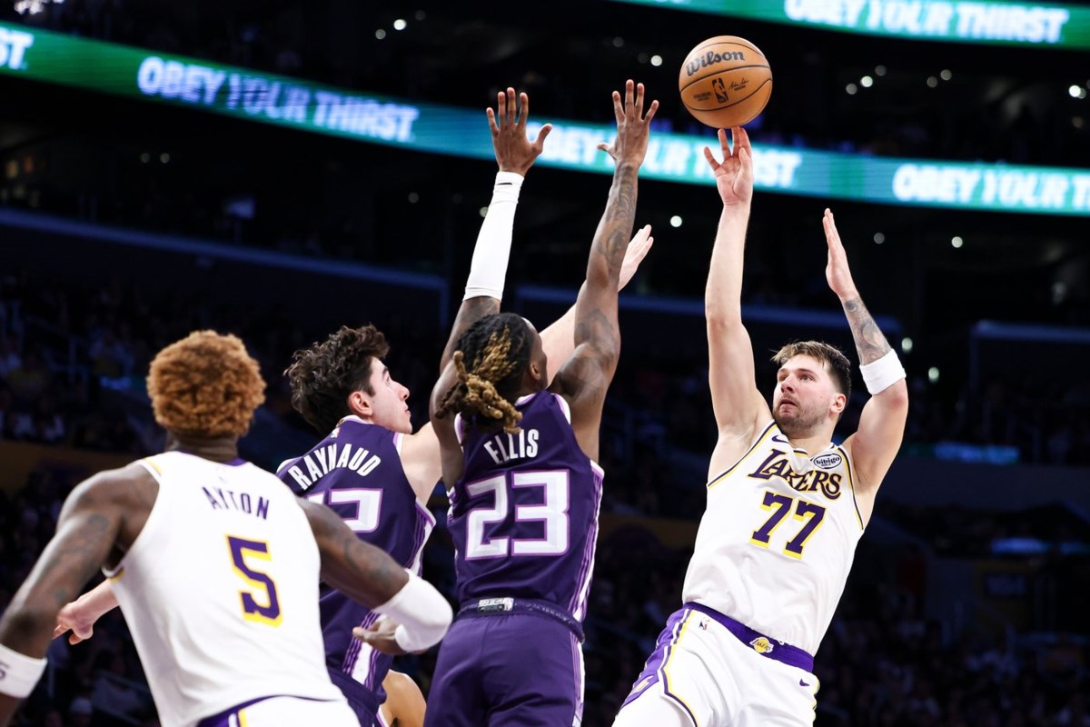 NBA | Luka Dončić y LeBron James impulsan a Los Angeles Lakers y frenan a Sacramento Kings (125-101)