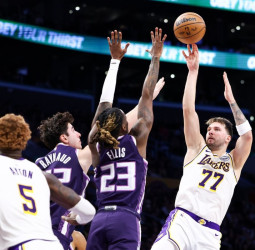 NBA | Luka Dončić y LeBron James impulsan a Los Angeles Lakers y frenan a Sacramento Kings (125-101)