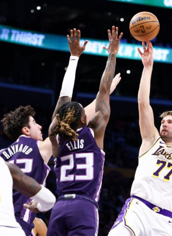 NBA | Luka Dončić y LeBron James impulsan a Los Angeles Lakers y frenan a Sacramento Kings (125-101)