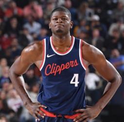 Mo Bamba refuerza el juego interior de Toronto con un contrato por una temporada