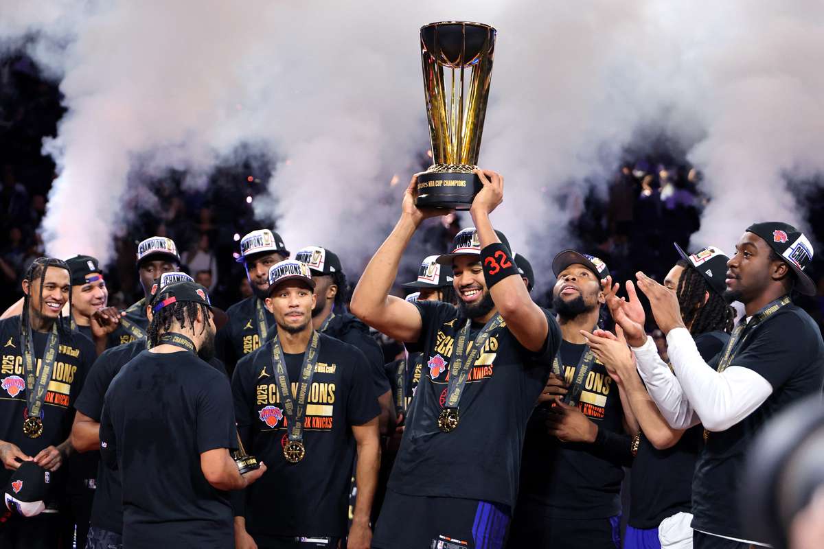 Nueva York se levanta a tiempo, doblega a los Spurs y alza el estandarte de la NBA Cup, 113-124