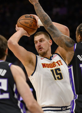 Jokic impone su ley en Sacramento y los Nuggets firman su 11ª victoria seguida a domicilio,136-105