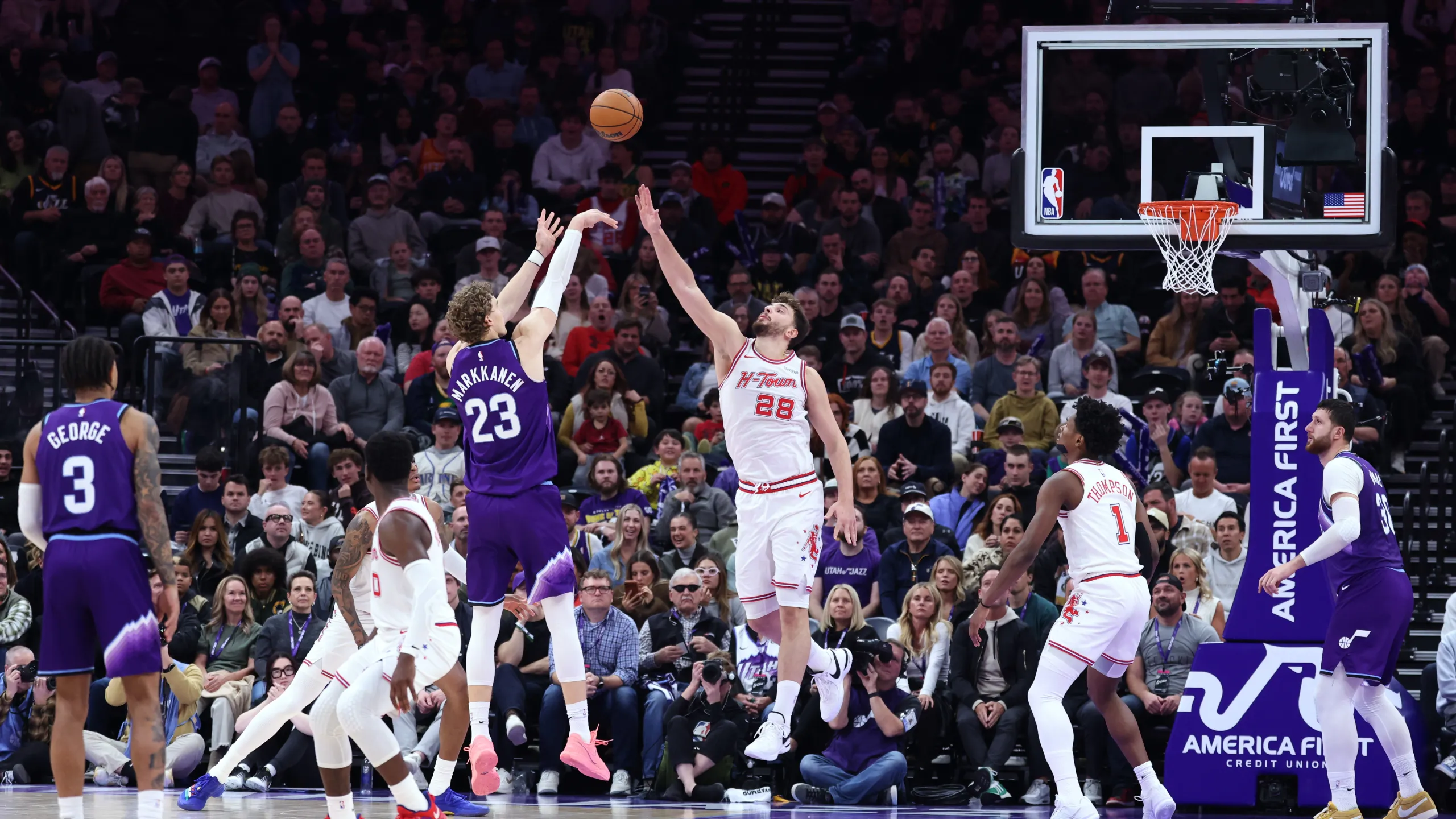 Noche NBA: Los líderes responden, Luka brilla sin premio y Jokic firma otro monstruo
