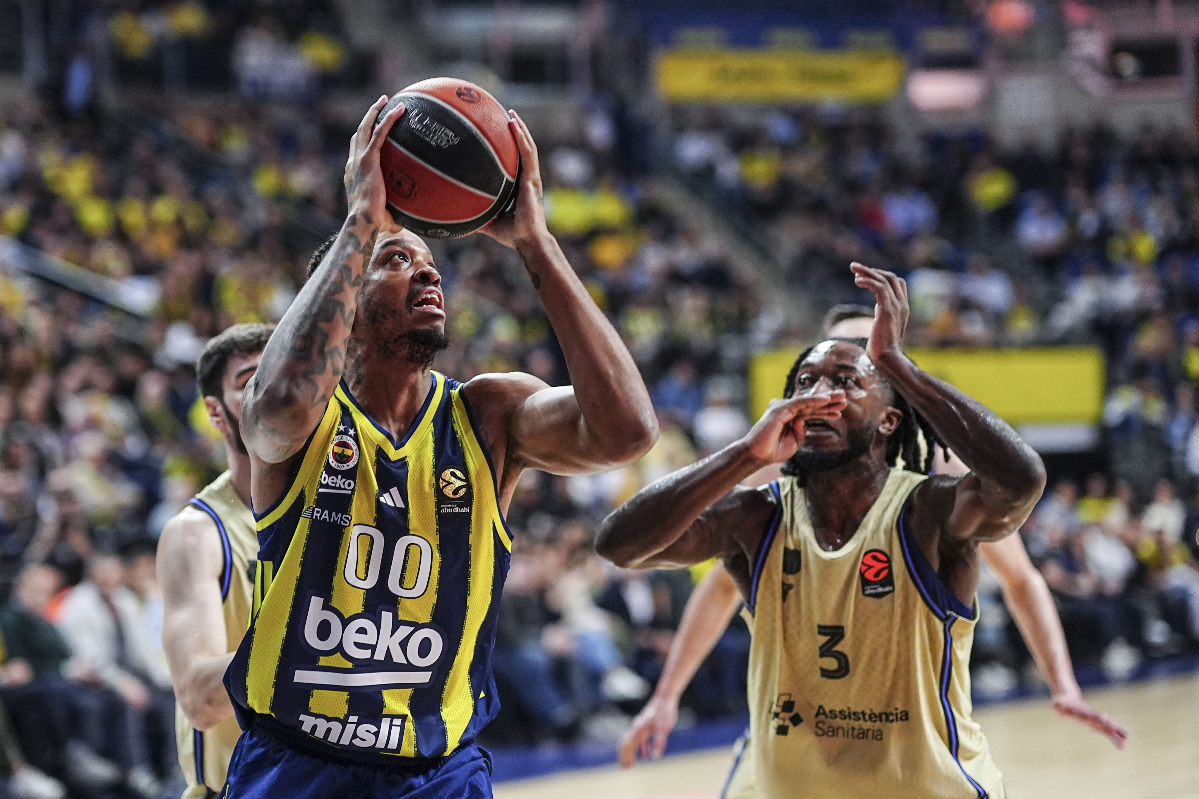 Baldwin decide desde la línea y Fenerbahçe corta en seco la racha del Barça, 72-71