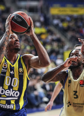 Baldwin decide desde la línea y Fenerbahçe corta en seco la racha del Barça, 72-71