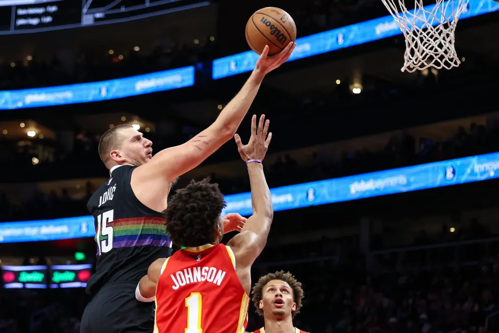 Denver remonta 23 puntos y asalta Atlanta en un final de infarto, 134-133