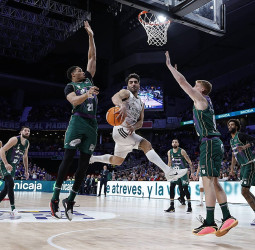 El Real Madrid resiste al Unicaja y cierra un inmaculado 2025 (91-82)