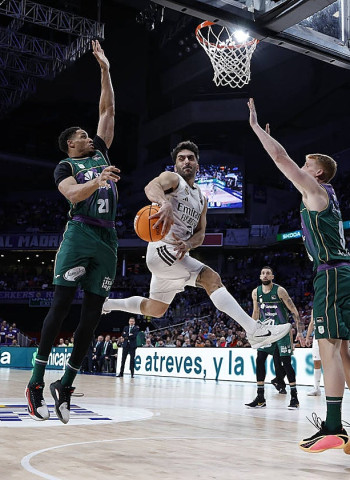 El Real Madrid resiste al Unicaja y cierra un inmaculado 2025 (91-82)