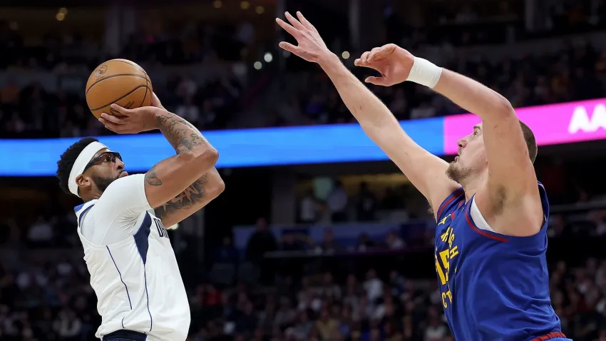 Anthony Davis impone su ley en Denver y guía a unos Mavericks que encadenan victorias, 131-121