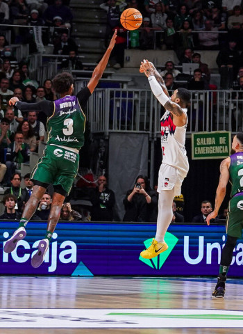 Howard firma una noche imposible en el Carpena y da un triunfo épico a Baskonia, 90-93