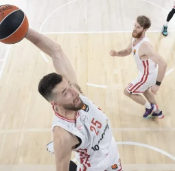 Valencia se examina en El Pireo ante un Olympiacos necesitado de reacción