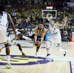 Panathinaikos resiste ante el Fenerbahce, 77-81
