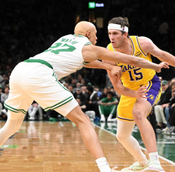 Boston exhibe puntería y castiga a unos Lakers sin LeBron ni Doncic, 105-126