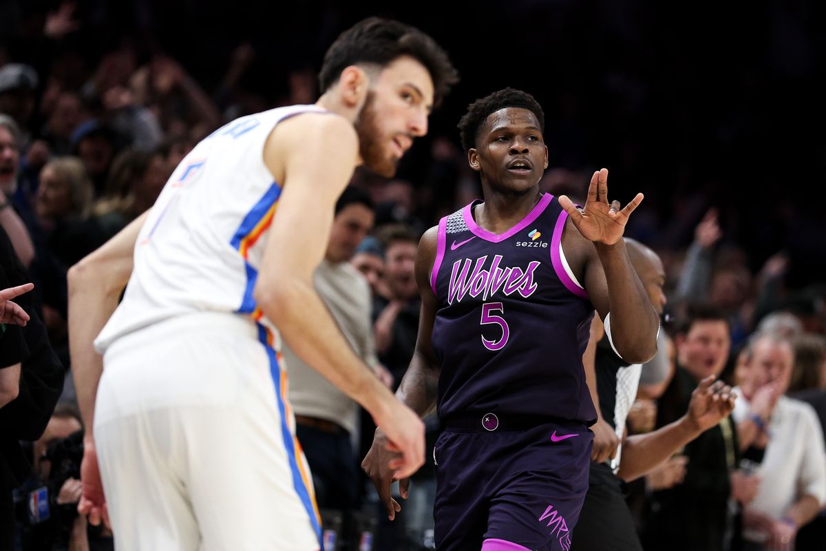 Edwards reaparece para decidir y Minnesota frena al Thunder en un final de alta tensión, 107-112