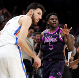 Edwards reaparece para decidir y Minnesota frena al Thunder en un final de alta tensión, 107-112